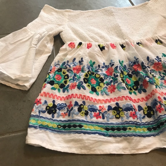 Beautiful boho embroidered top size small - Picture 6 of 7